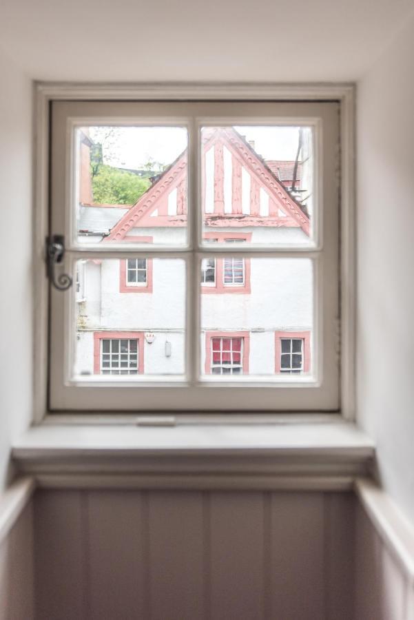 Stunning Ramsay Gardens Apartment EDI