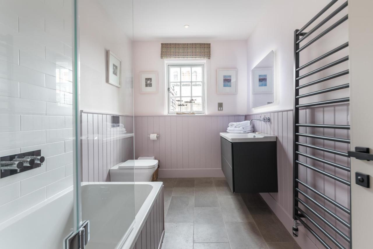 Stunning Ramsay Gardens Apartment EDI